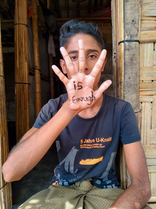 Item #28483083615204022371300351477704581571274768988091129970329682120850790154241 Media