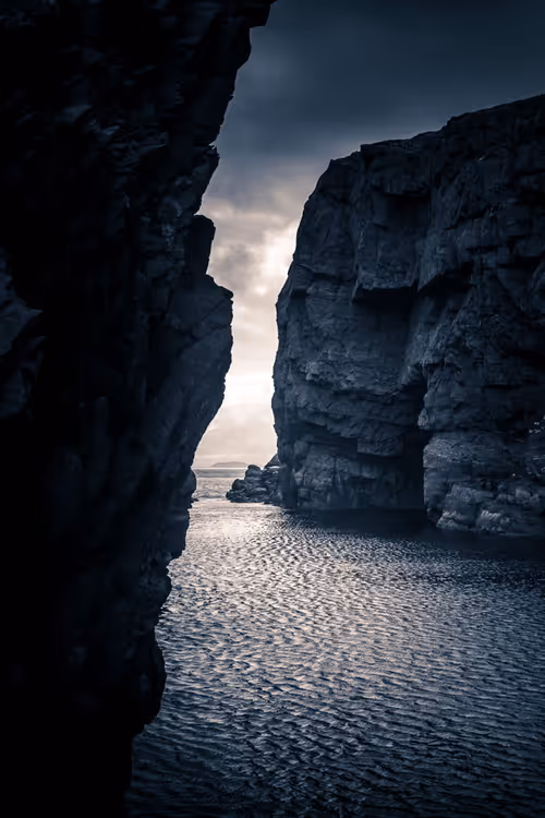 Item #9401445363475959616826929925346071850130199423047290682338619276100928274433 Media