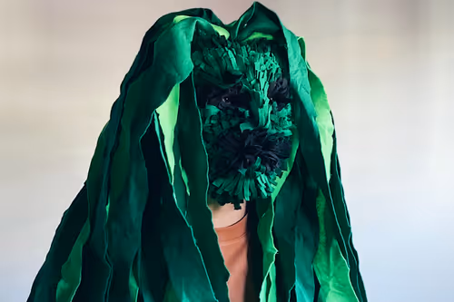 Item #98016804529935723280438568803708131681138522824525290608550144732544412680193 Media