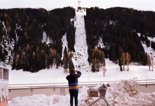 Item #57637116358880253355532068744553761348927083548438341170009746207677637197825 Media