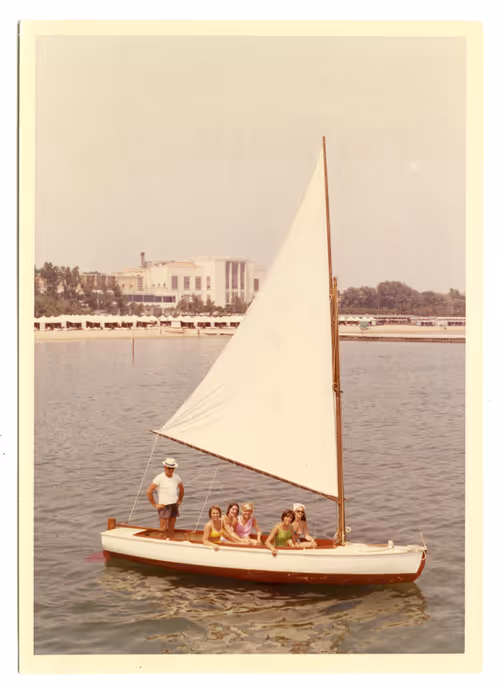 Item #1727321609170803446330169764238275162325635957193188025819978950935205380097 Media