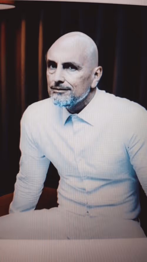 Item #38800416672363094847602926489336820944788560867702800329357993627671888658433 Media