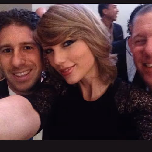 Taylor Swift Selfie