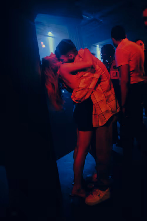 Item #66441873994140045921999615283650104973925355742064477402839904829196956860417 Media