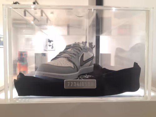 Item #71284007754589225026626266618717802953674882416285519115006288056867441214175 Media