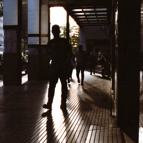 La silueta y su reflejo