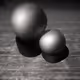 585