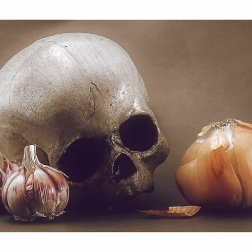 A skull, an onion and two garlic 01 of 10
