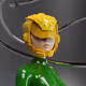 735