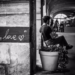 Tourner le dos à l'Amour