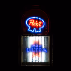 915
