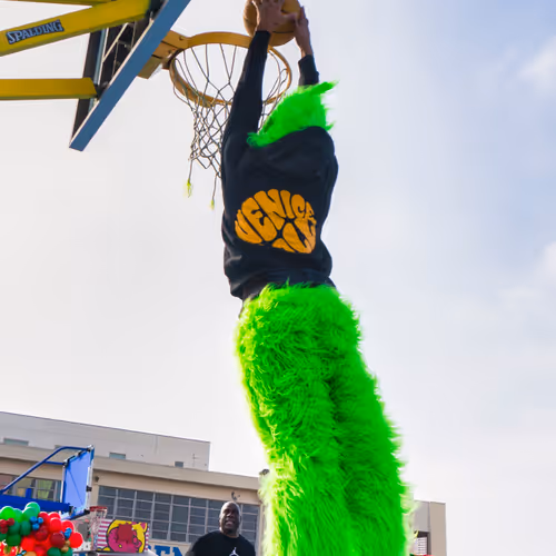 Holiday Hoops Air Santa Vs The Grinch