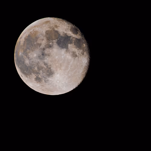 Mondglanz: Hohe Detailgenauigkeit des Mondes. Лунное Сияние: Высокая детализация Луны. Lunar Brilliance: High Definition of the Moon.