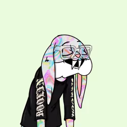 596