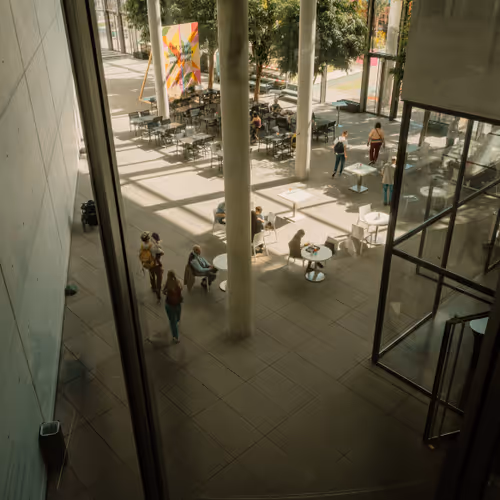Light and Shadows in the Pinakothek. Licht und Schatten in der Pinakothek. 绘画陈列馆的光与影