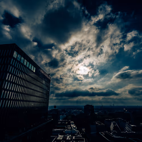 Stormlight City. Город штормового света. Sturmlicht-Stadt.