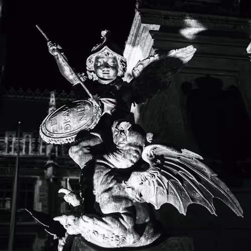 Angel of Munich — Battle Against Hunger. 