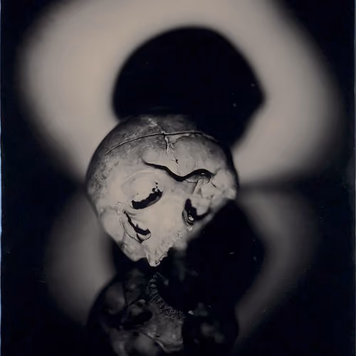 MEMENTO - REFLECTED VANITIES_013