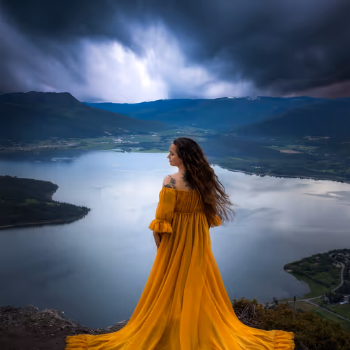 SarahLyndsayChaoticallyYellowEditions