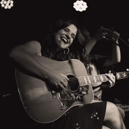 Ian Shane Spotlights: Violetta