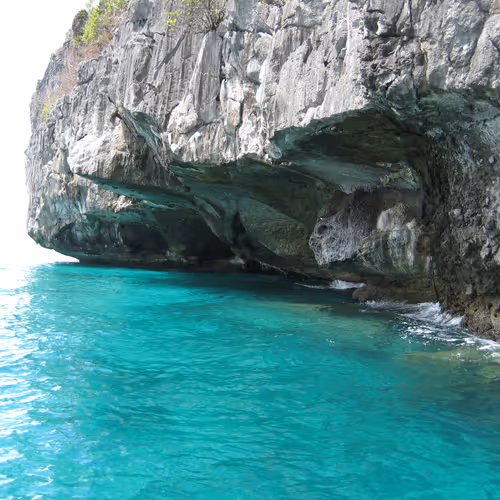 Aqua Edge - Nature's Untouched Escape