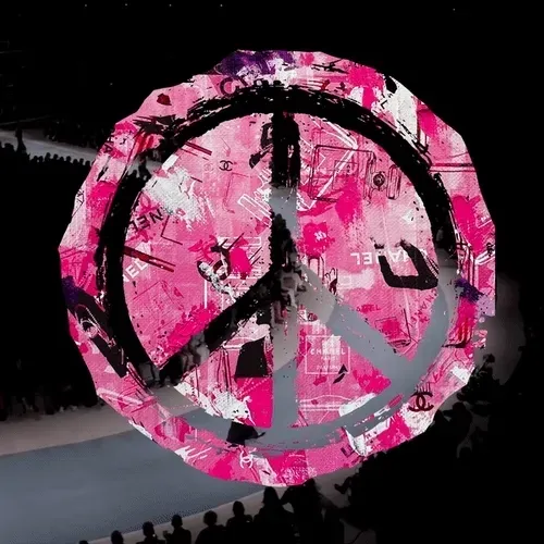 Item #17725140823311110427822241619765836771184584261670370627392030459539954335745 Media