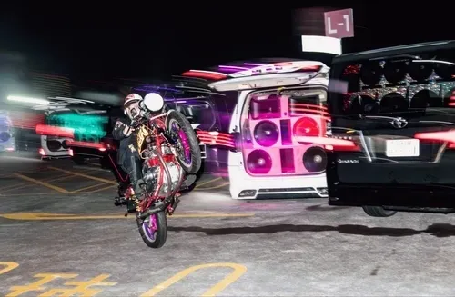 Item #12410577085583635741847651053181208342609125987671627115778380748121136168961 Media