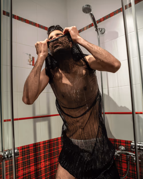 Item #69000201197487925391919563529381127399821599199936366279529444484599074783233 Media