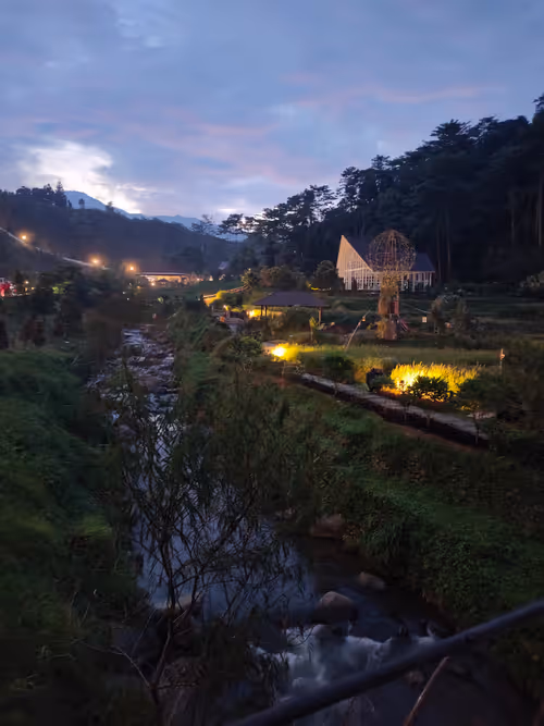 Item #98569267391680506919457616700134490071380342696939222931435909389778052710401 Media