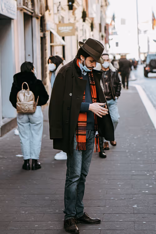 Item #24903874531350115991913359074638014120394763804843076394666794952246056452097 Media