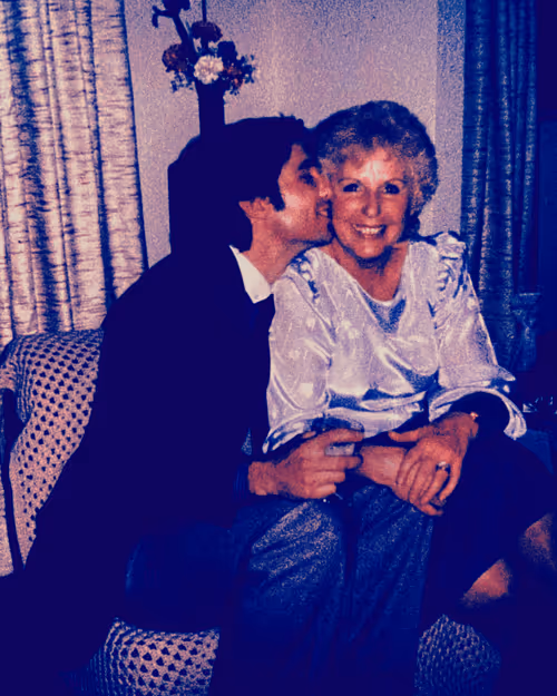 Item #12487784663316112872991520985674897236448498557666379661479517076746919838392 Media