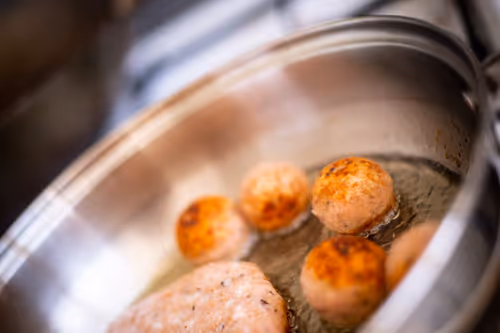 Item #108306877800807607984696183455629240131551285879430987987439970684244619952129 Media