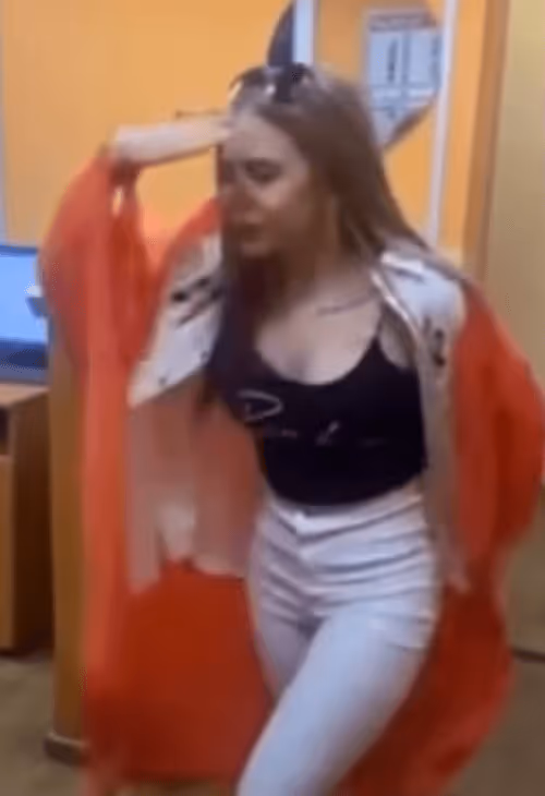 Item #111687379176541889816919328353036275918710560160410908362493498378037384708097 Media