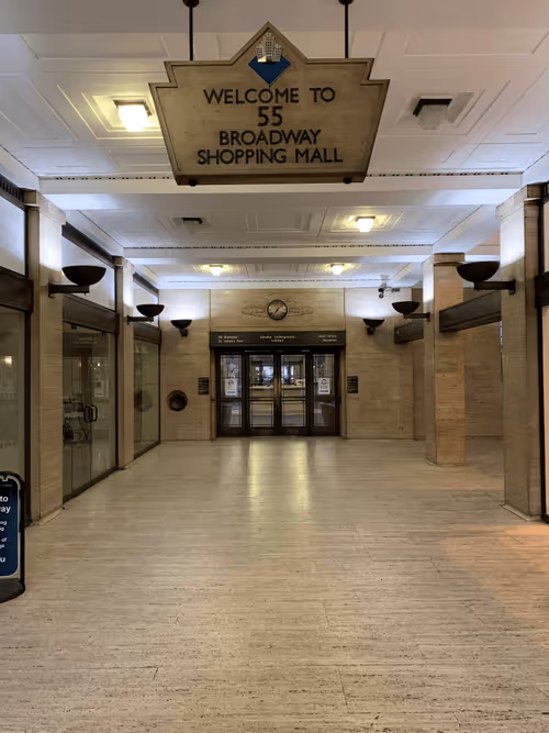 Item #4150753806870683774052548455547789890549256746747224210867065843889312137781 Media