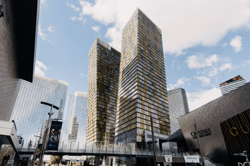 Item #16988134278330383505679479326290154646879637875533062132320205721448197652481 Media