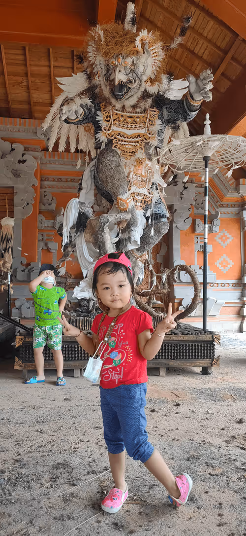 Item #51198950727353000400182026279026974017434036809871363174420400697544397553665 Media