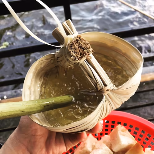 Chrysanthemum juice in lotus leaf