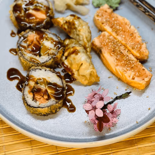 Item #14400059260446704241988808494290382141855593672746934830641153408443390885889 Media