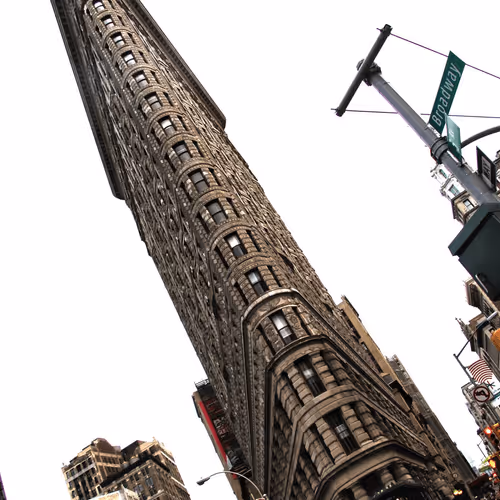 Item #30396210411431595672388615740324323346306299904975552388122083782932331233281 Media