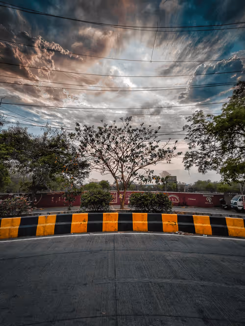 Item #25616082582926581849828542289953210650844898071757148195180127643055914221569 Media