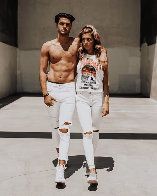 Item #76265303234218797531395326780060407197600721664743999430449730654849298595841 Media