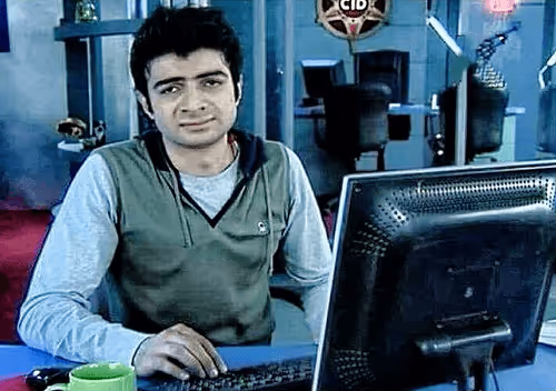 Item #73430377748437632300210939424506582758372413475857115437499436783609600540674 Media