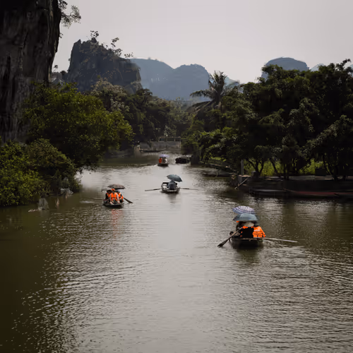 Item #80488266671287018131558448213082272878703229800970441297784273635685047468033 Media