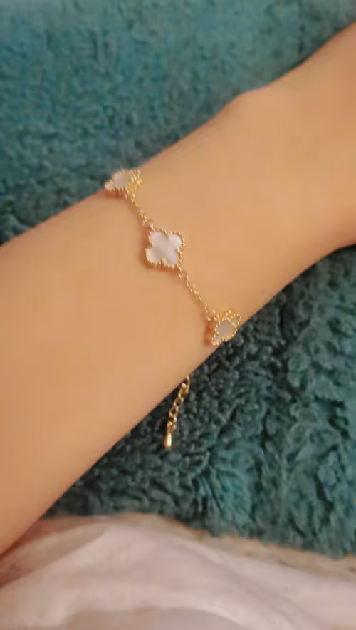 Item #70641947236111363938039942387637040798729651217174983008148147039387001028609 Media