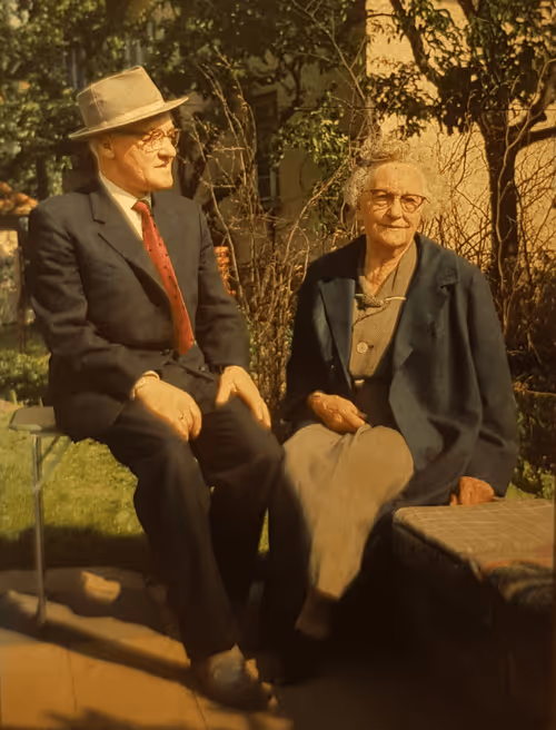 Item #99229842247812193492092246635526113316383887000586294441888985086616164892673 Media