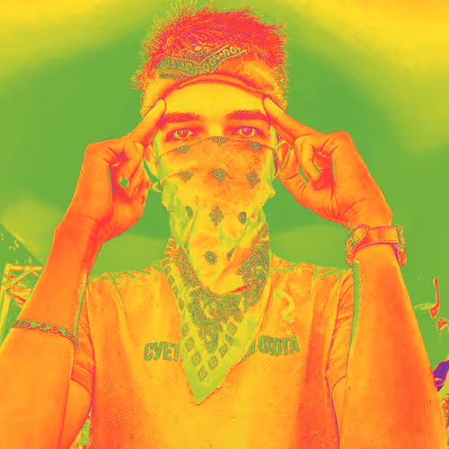 Item #46040828420268280894490084636142413998370387771757851018912622268936611692545 Media