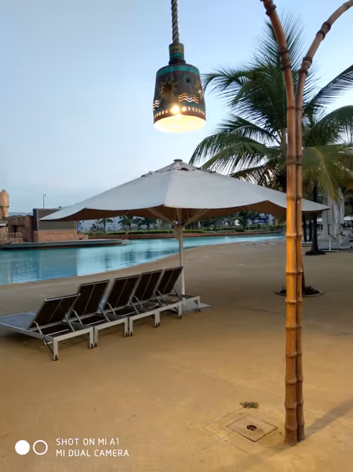 Item #39676406295391037373845145419236642061934828919848177162751571631218335154177 Media