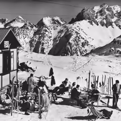 Moriond-Courchevel, sommet du Signal de l'Arionda, 2267m dominé par la Grande Casse 3852m