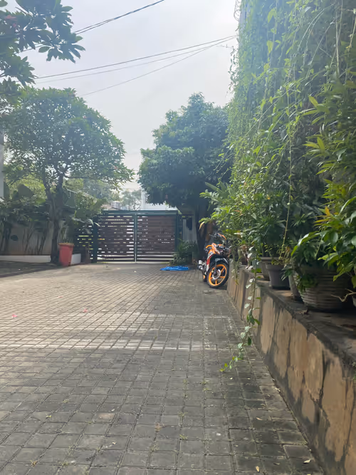 Item #67351599835119222926472791054605114312857726710672675867915900137964832817153 Media