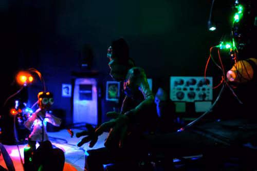 Item #30677718132475860855715520128052220814789340861686213117566221762696088387585 Media